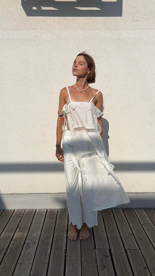 apron white front