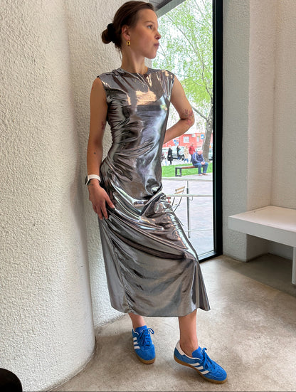 Silver sleeveless midi evening dress