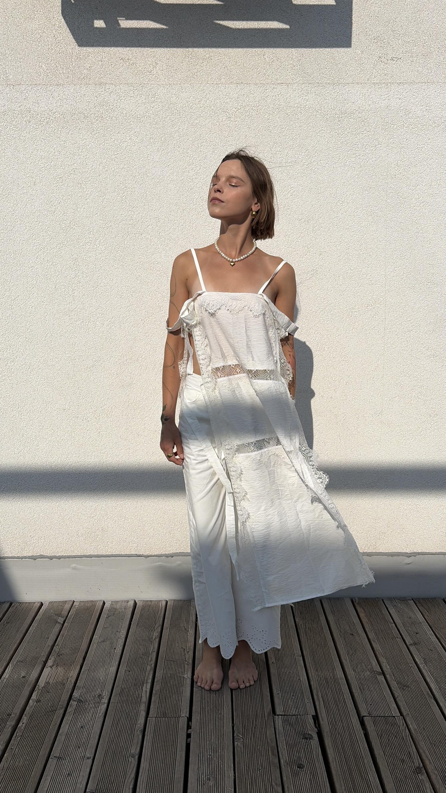 apron white front