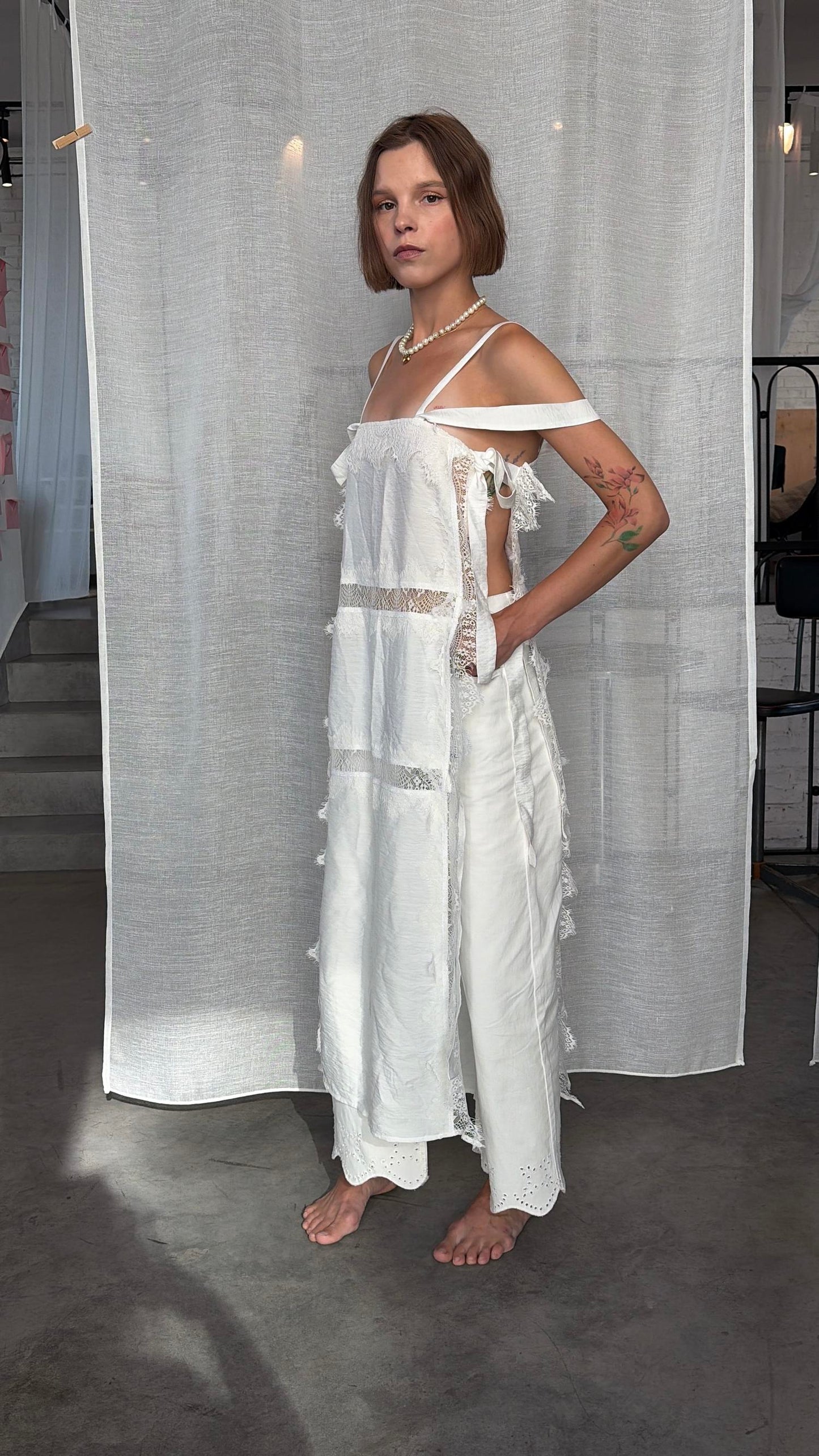 apron white side