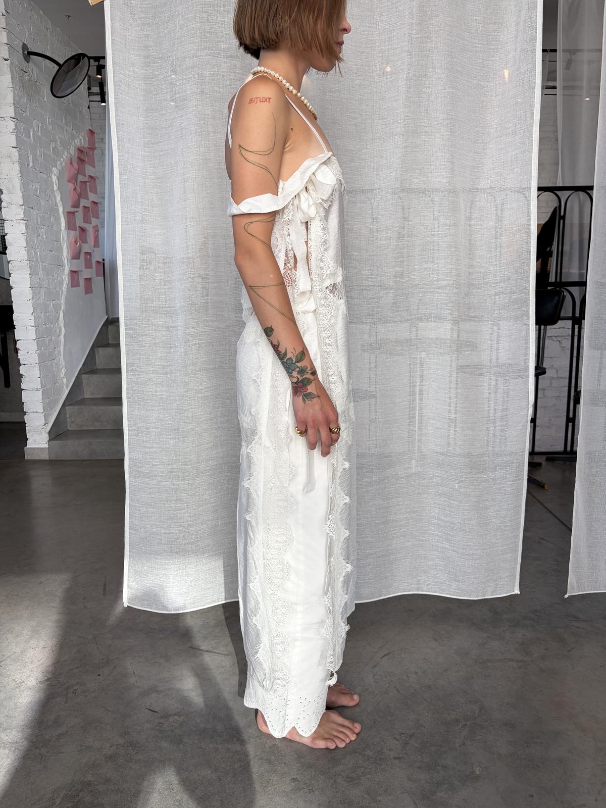 apron white side
